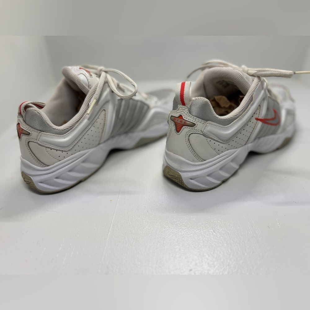 Nike Women’s Cross Training Sneakers Size 9 Silver Red Y2K Athletic Running Shoe - Picture 6 of 9